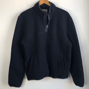 Everlane The Renew black fleece pullover